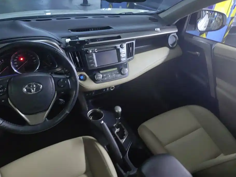 Toyota RAV4 — миниатюра 13