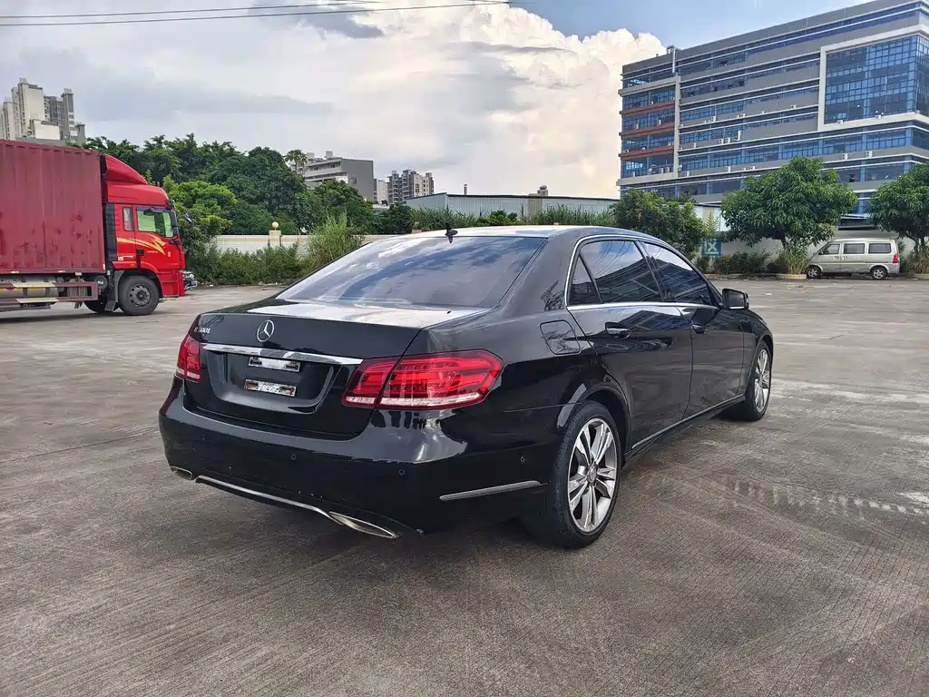 Mercedes-Benz E-Class — миниатюра 6