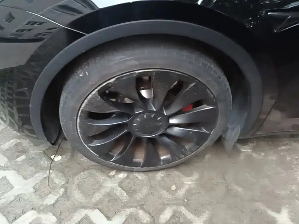Tesla Model Y — миниатюра 23