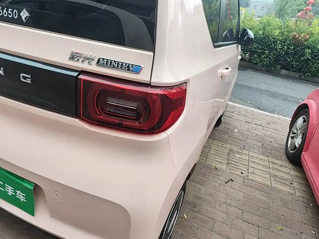 Wuling MINIEV — миниатюра 8