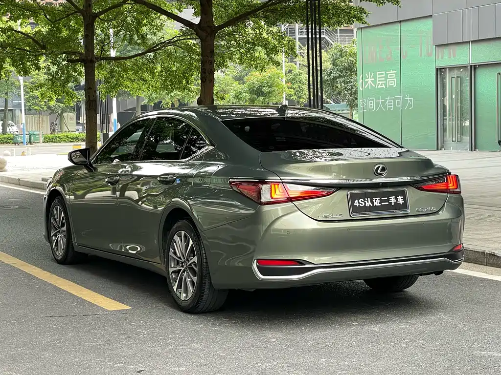 Lexus ES 2022 260
