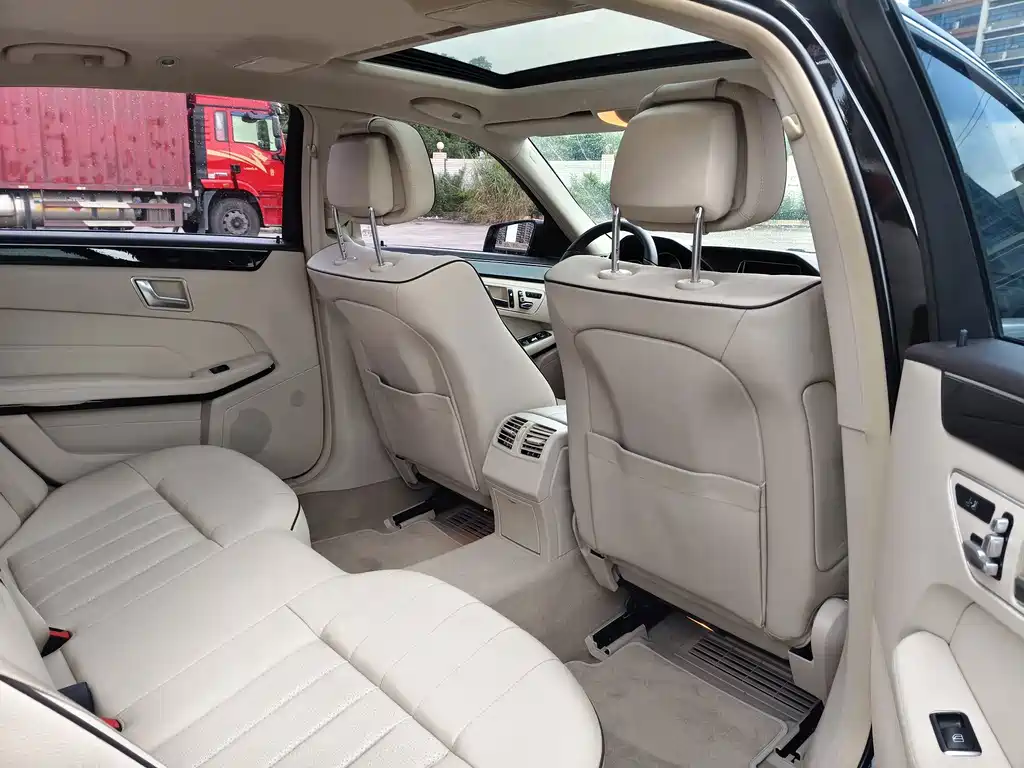 Mercedes-Benz E-Class — миниатюра 11