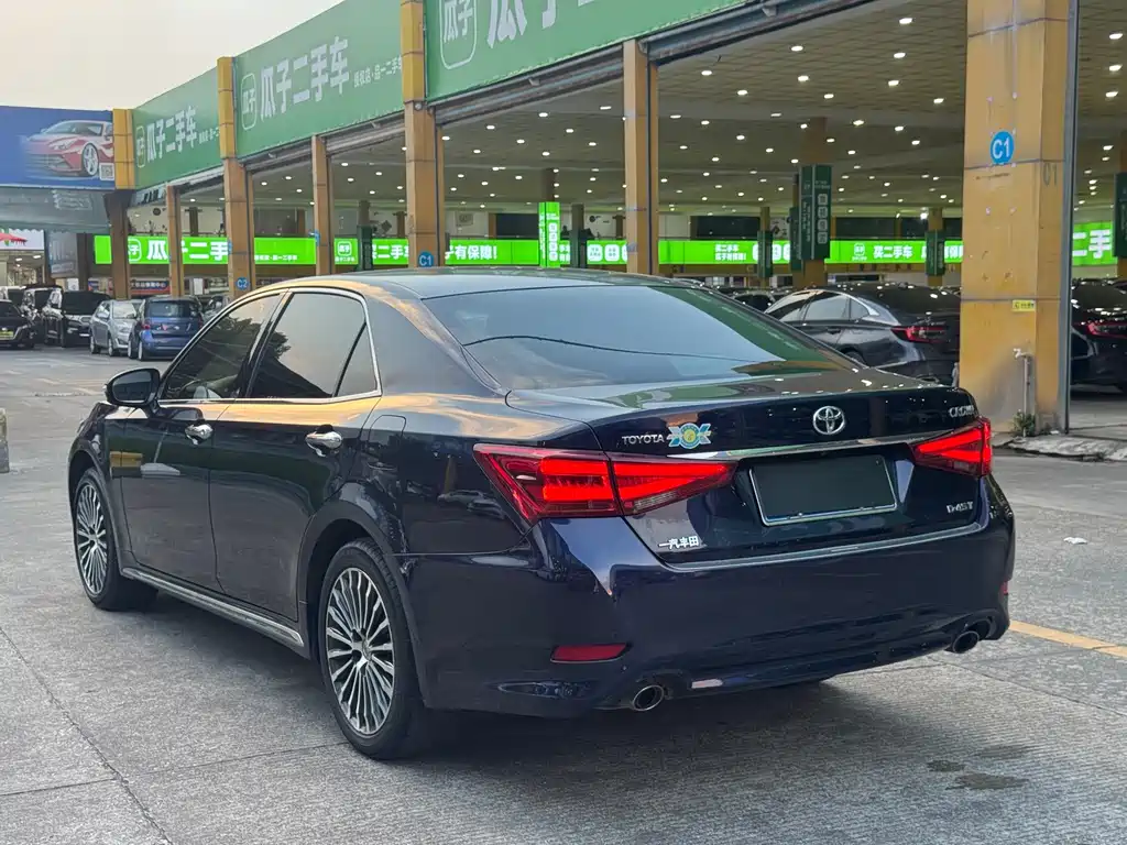 Toyota Crown — миниатюра 10