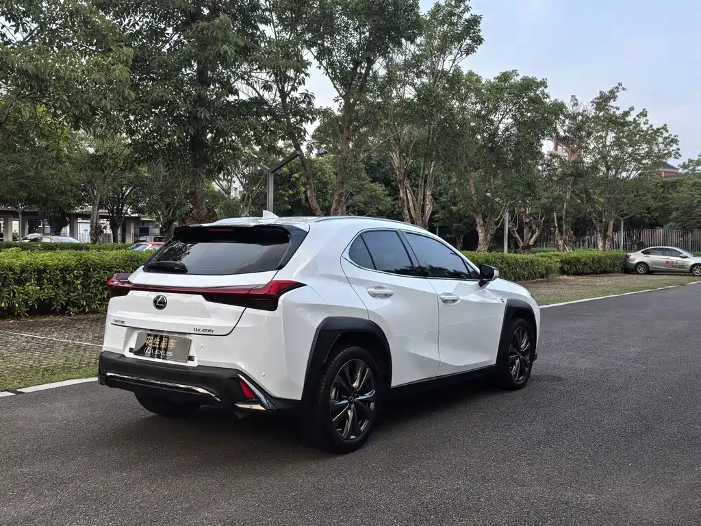 Lexus UX — миниатюра 9