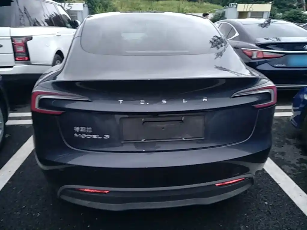 Tesla Model 3 — миниатюра 6