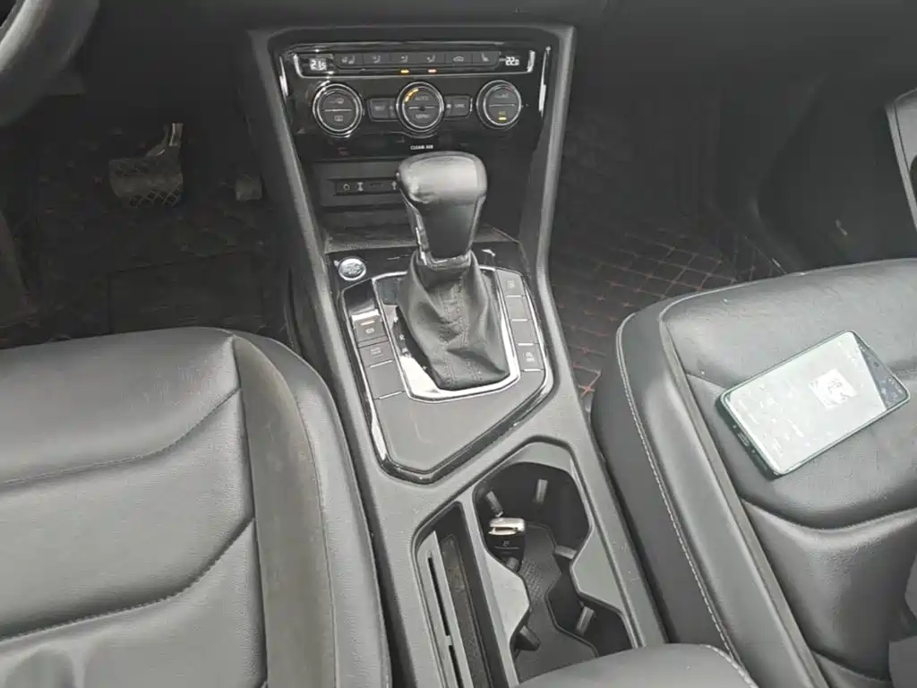 Volkswagen Tiguan L — миниатюра 14