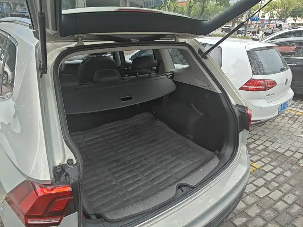 Volkswagen Tiguan L — миниатюра 19