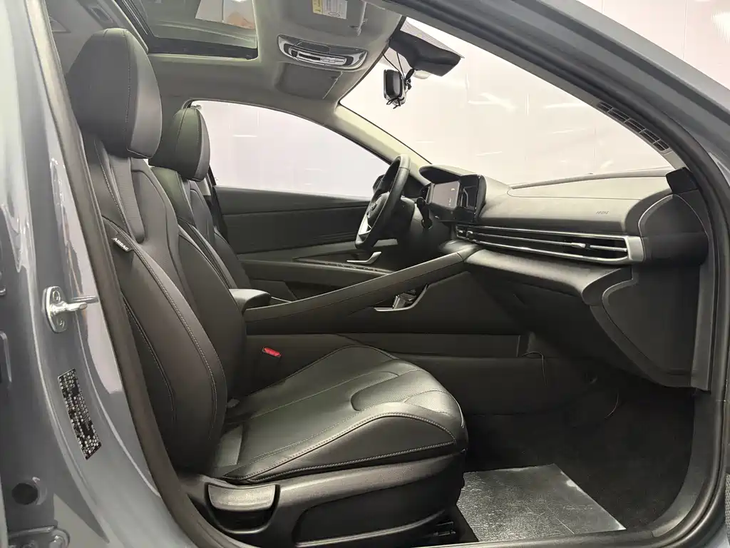Hyundai Elantra — миниатюра 15