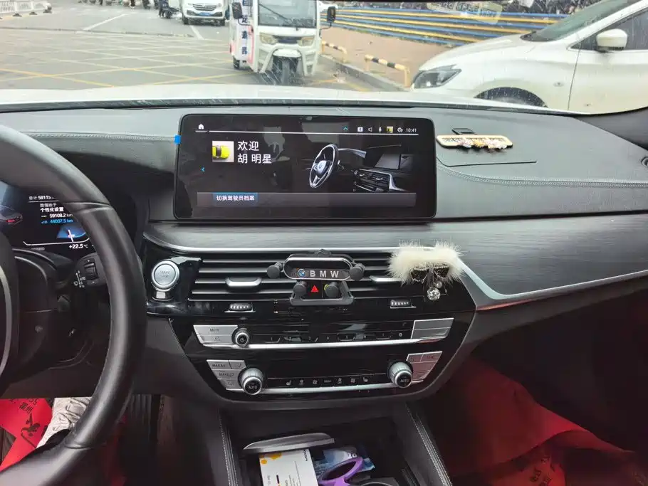 BMW 5 Series New Energy — миниатюра 13
