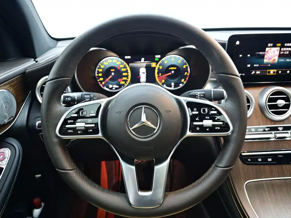 MERCEDES-BENZ GLC