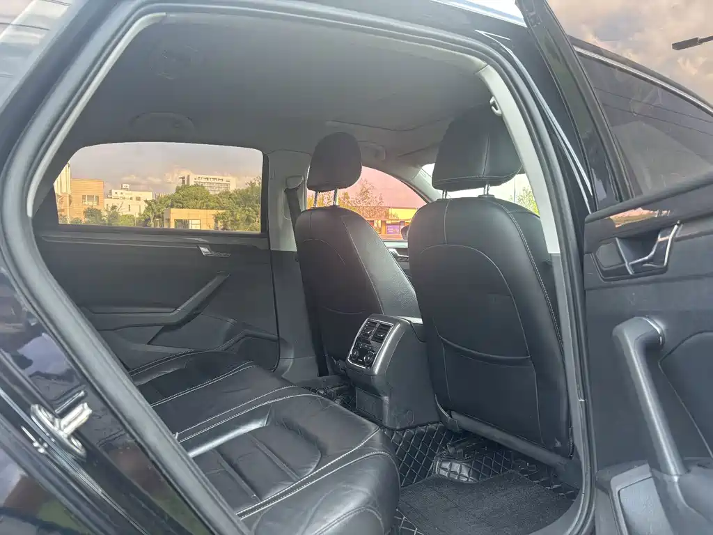 Volkswagen Passat — миниатюра 12