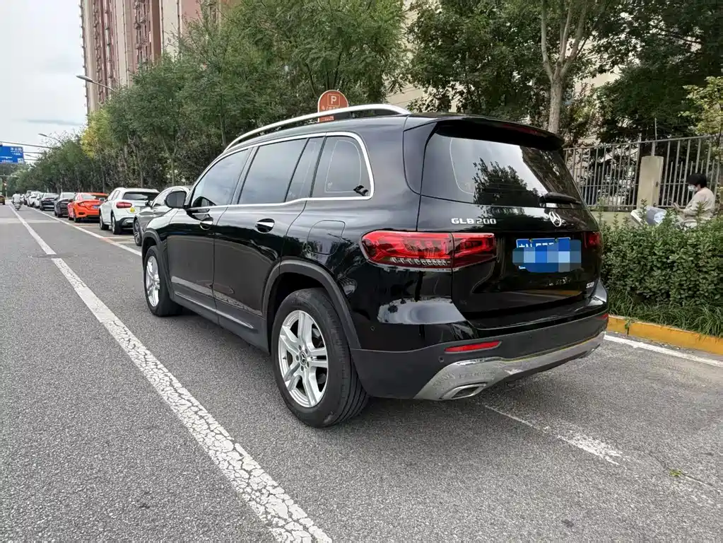 Mercedes-Benz GLB — миниатюра 8