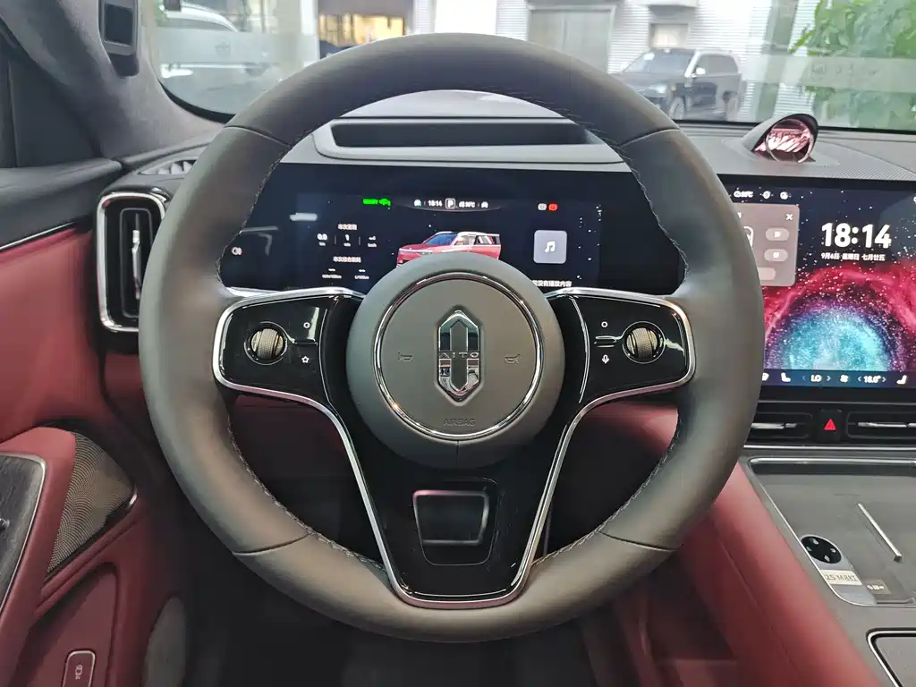 Aito M8 2025 Ultra 53.4kWh 5 мест (192 )