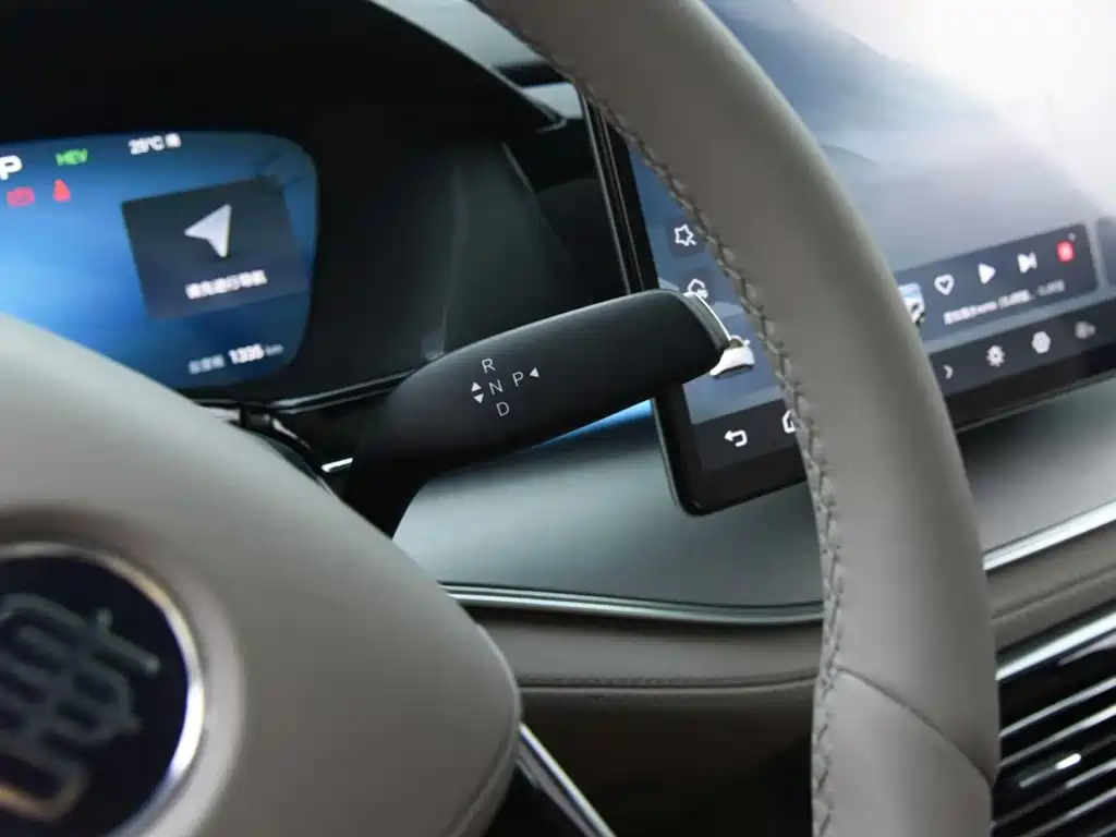 BYD Tang New Energy — миниатюра 10
