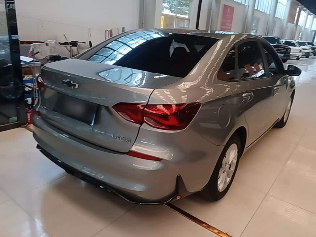 Chevrolet Monza 1.5 л 2023 г. Серебристо-серый, пробег 19200 км