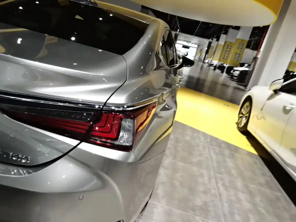 Lexus ES — миниатюра 8