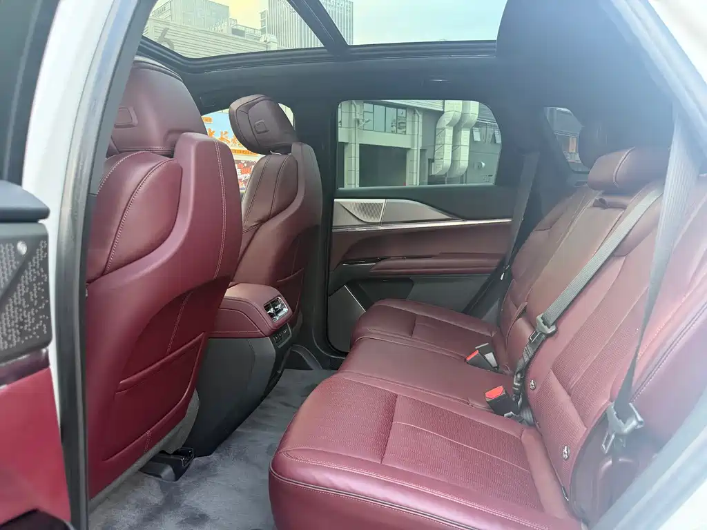 Cadillac XT5 — миниатюра 5