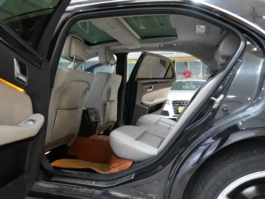 Mercedes-Benz E-Class — миниатюра 6