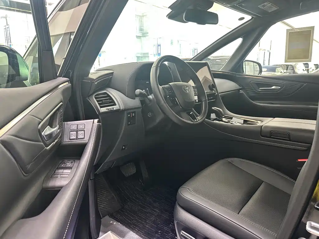 Toyota Alphard — миниатюра 6