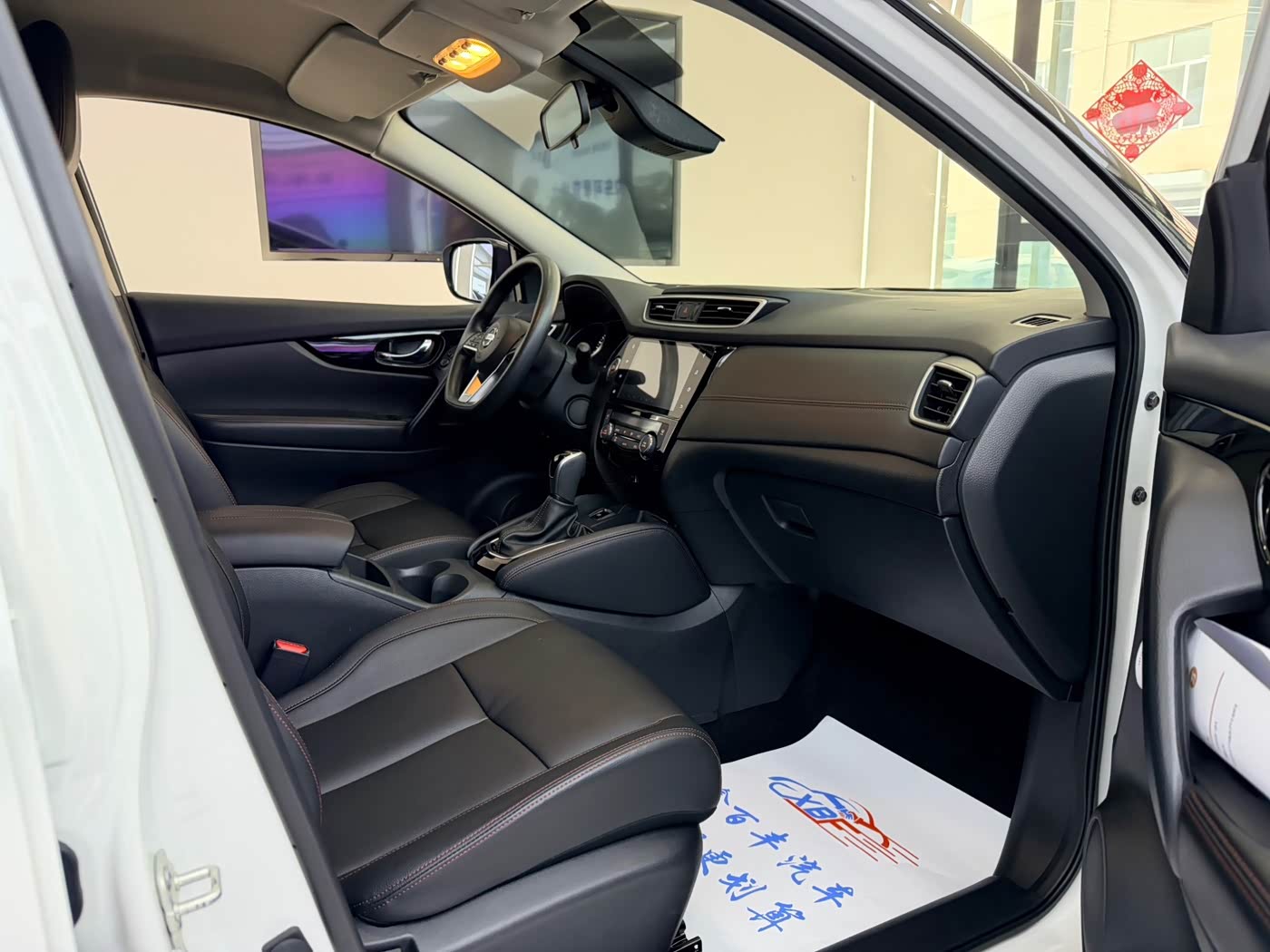 Nissan Qashqai 2.0 л 2023 г. Белый, пробег 23000 км