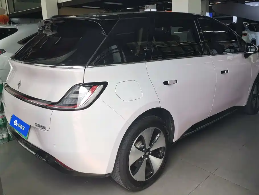Baojun Yunduo — миниатюра 3