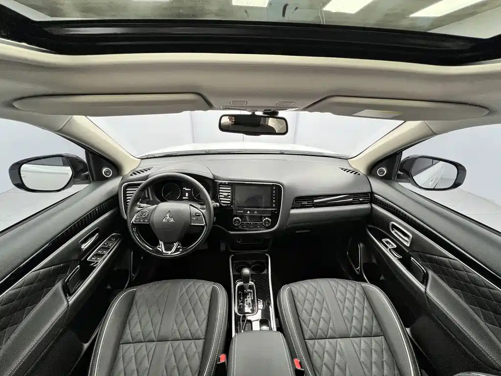 Mitsubishi Outlander — миниатюра 10