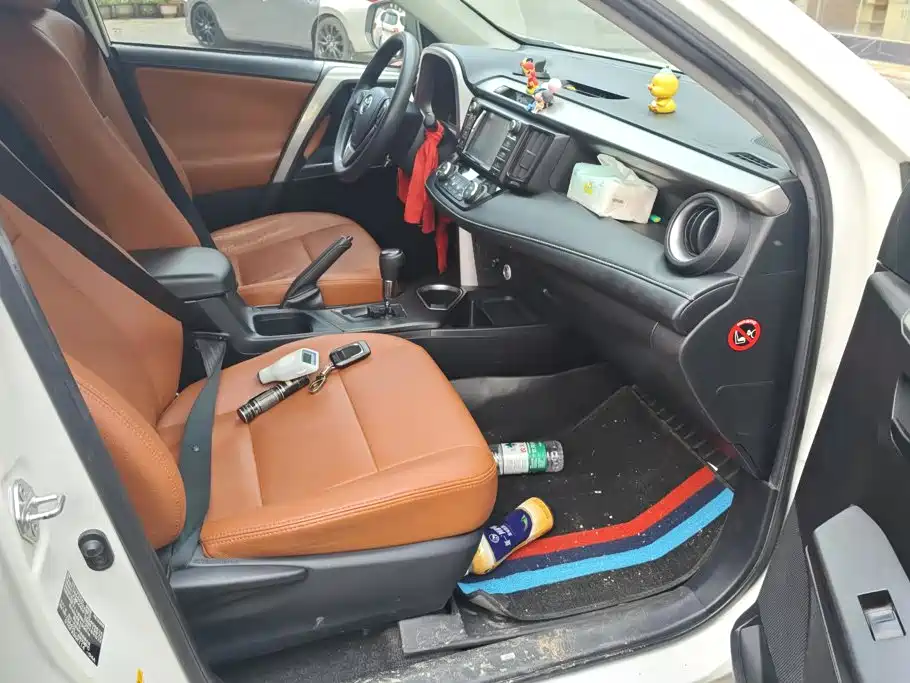 Toyota RAV4 — миниатюра 8