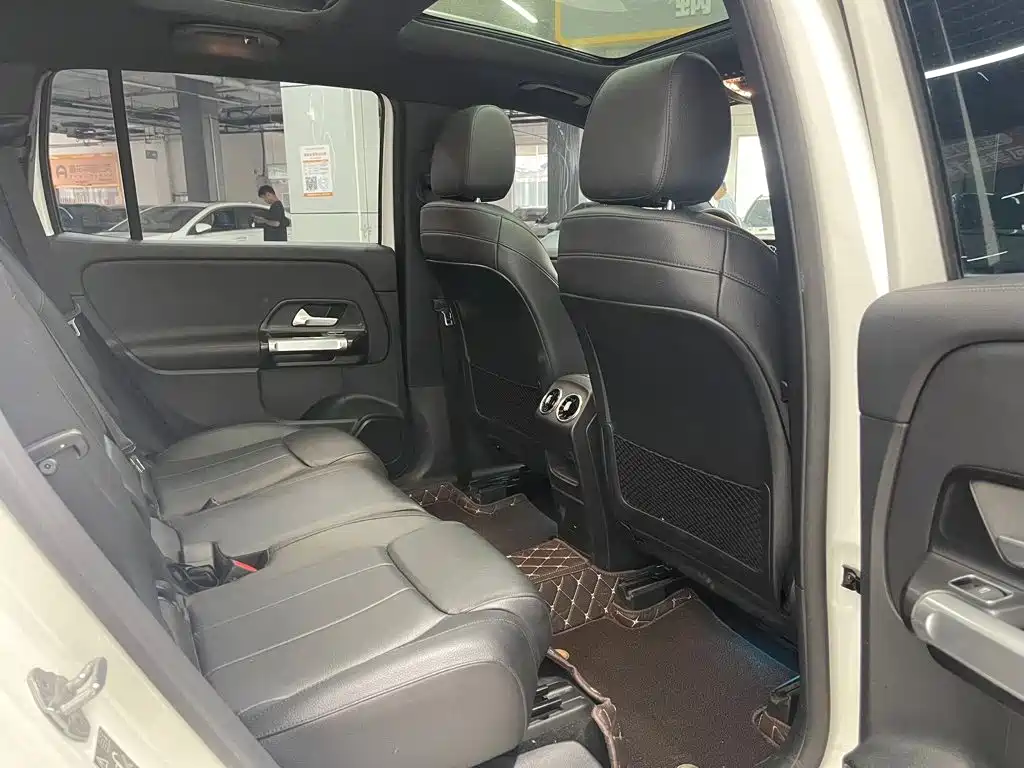 Mercedes-Benz GLB — миниатюра 10