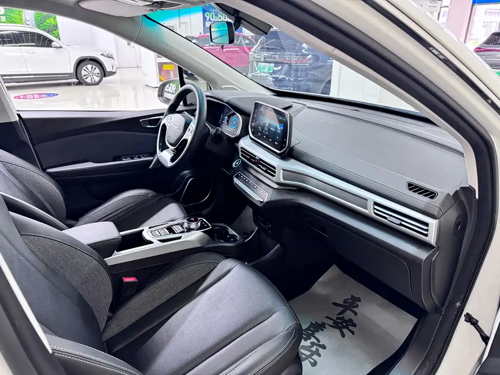 BAIC EX3 — миниатюра 6