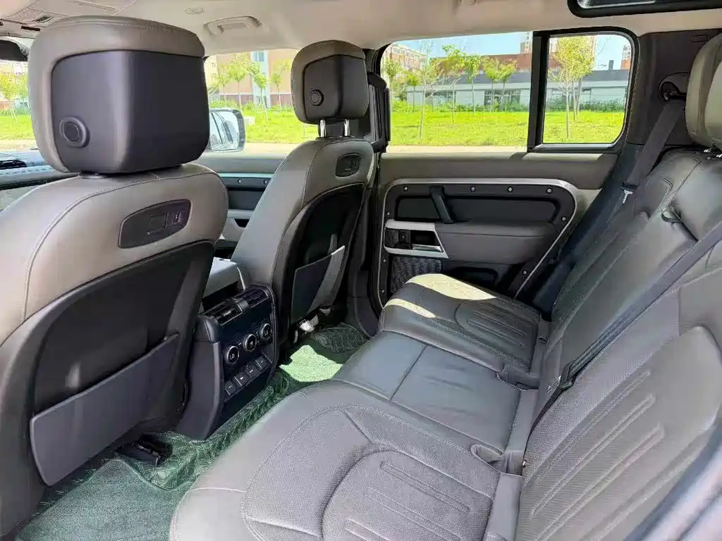 Land Rover Defender — миниатюра 6