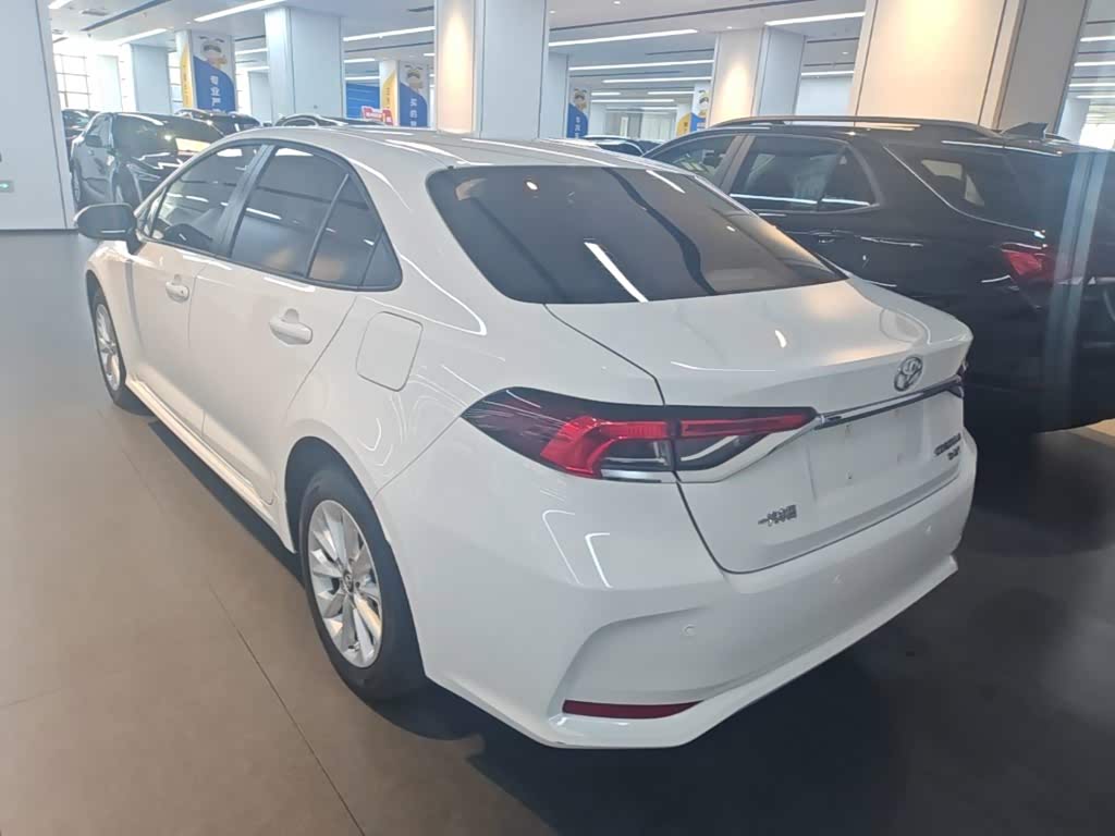 Toyota Corolla 1.2 л 2021 г. Белый, пробег 37500 км