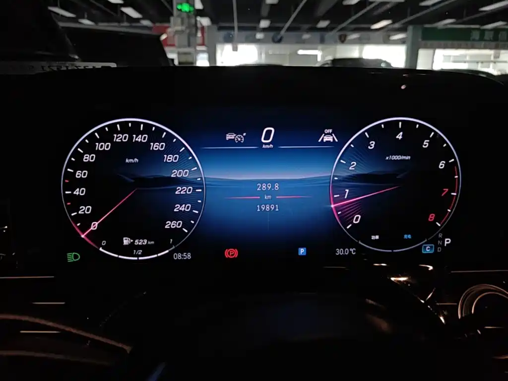 Mercedes-Benz E-Class — миниатюра 12