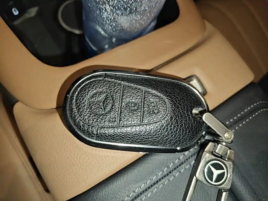 Mercedes-Benz E-Class — миниатюра 9