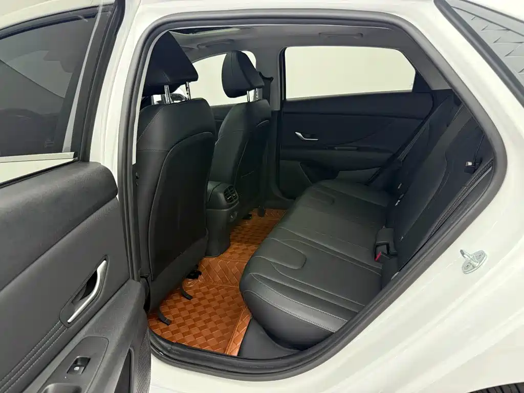 Hyundai Elantra — миниатюра 17