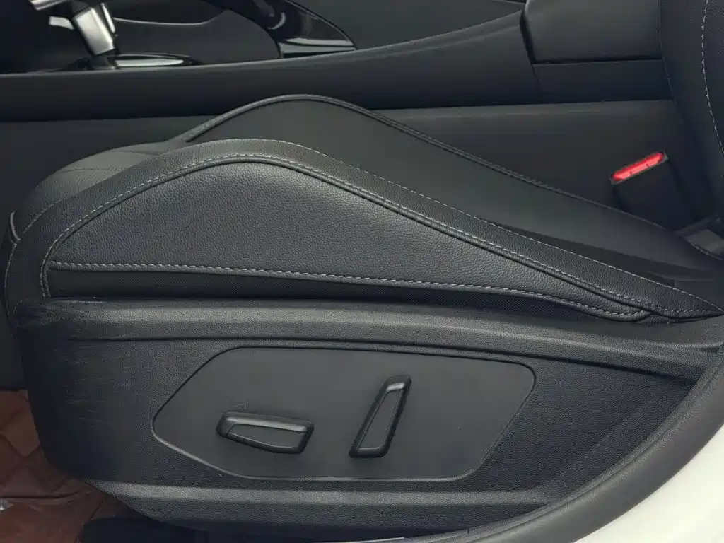 Hyundai Elantra — миниатюра 12