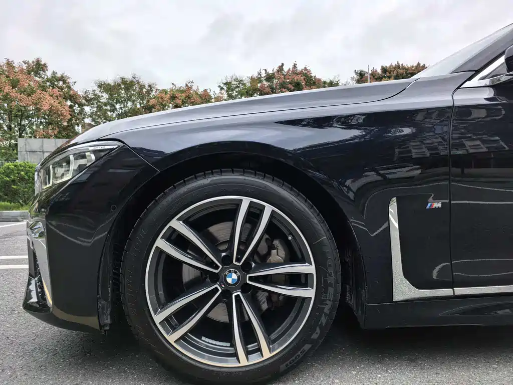 BMW 7 SERIES