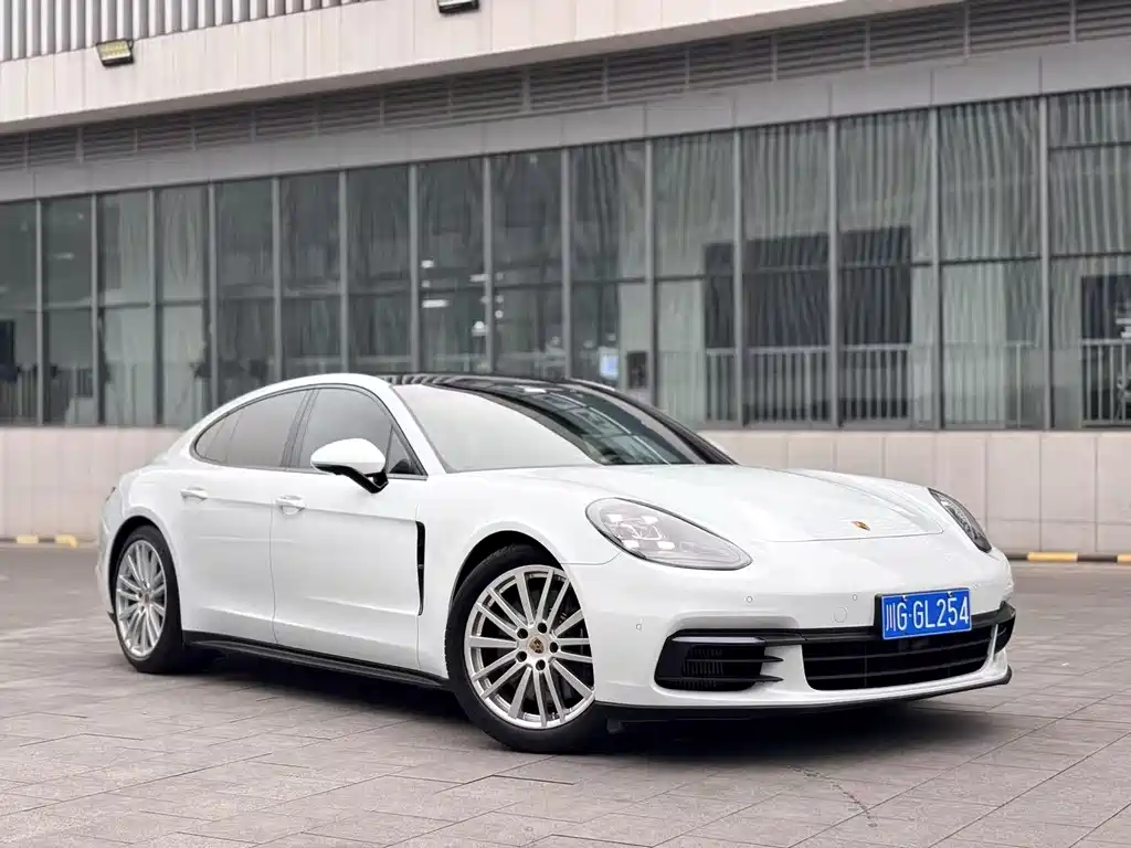 PORSCHE PANAMERA