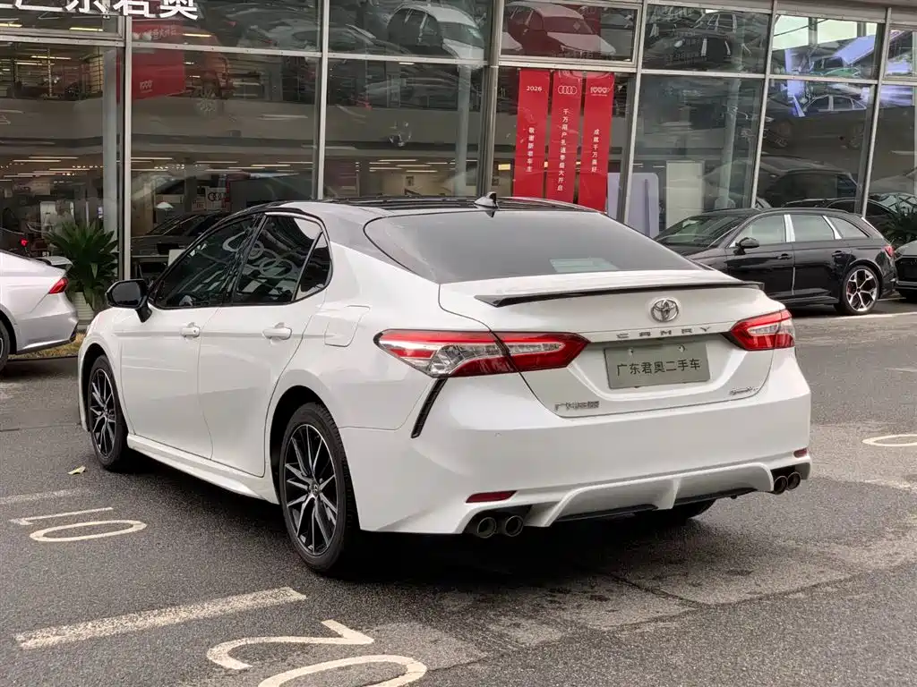 Toyota Camry 2021 2.0S