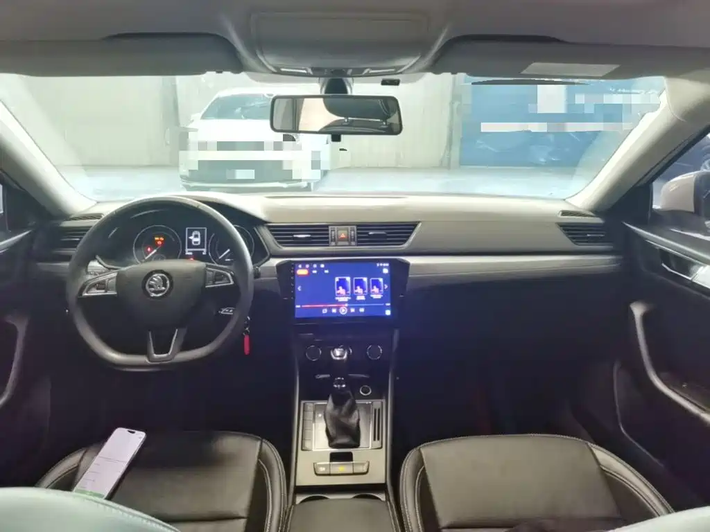 Skoda Superb — миниатюра 10