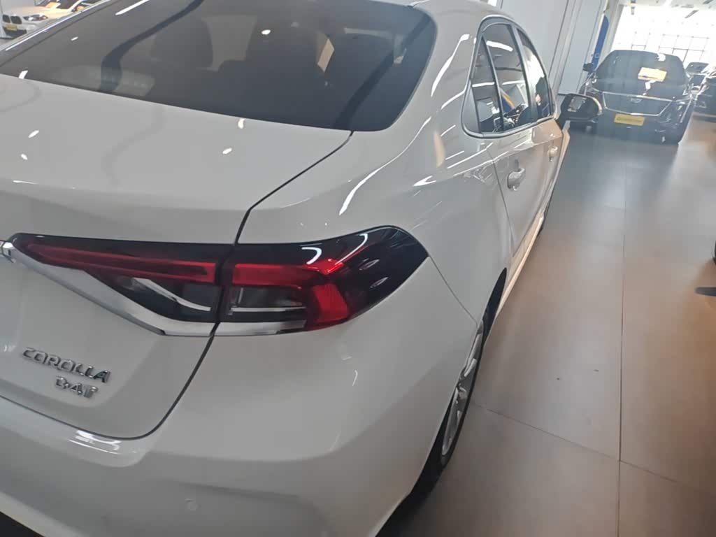 Toyota Corolla 1.2 л 2021 г. Белый, пробег 37500 км