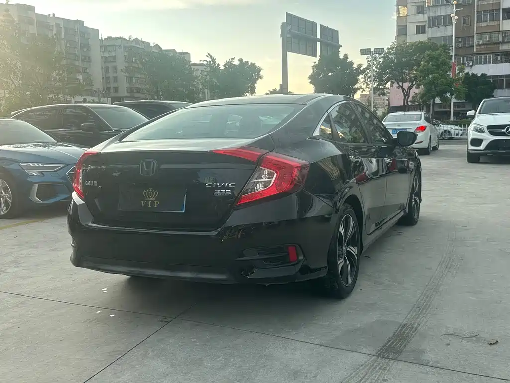 Honda Civic — миниатюра 6