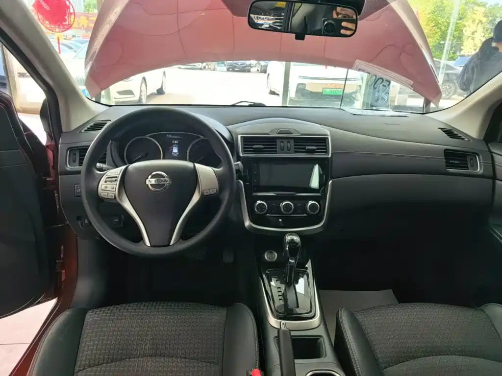 Nissan Tiida — миниатюра 10