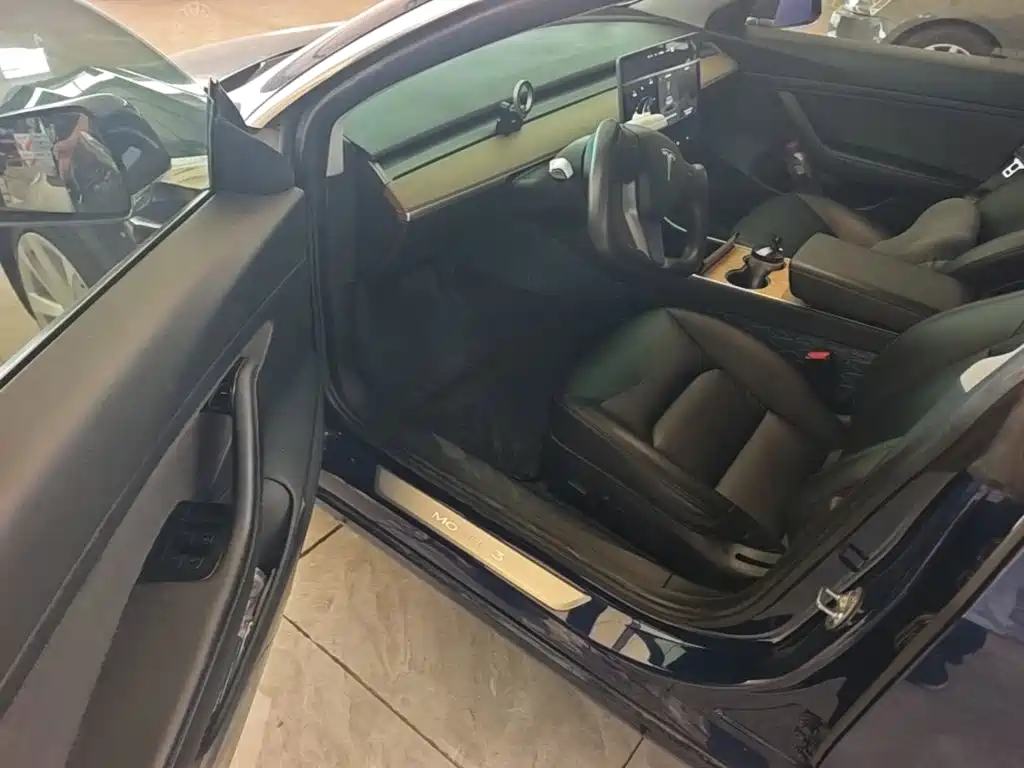 Tesla Model 3 — миниатюра 16