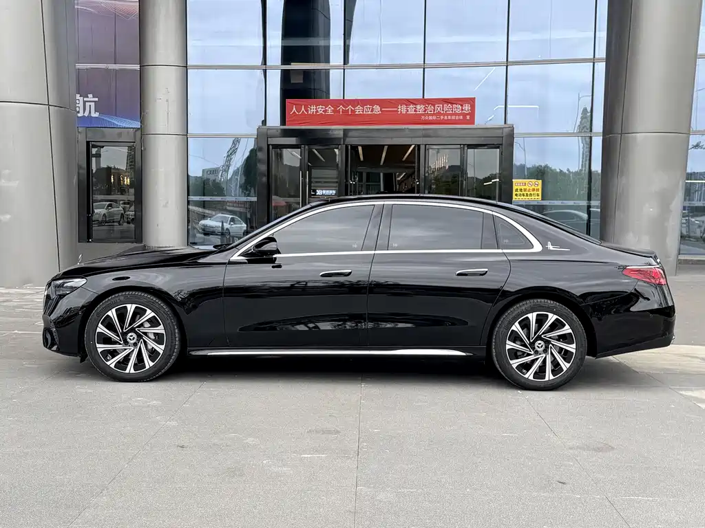 Mercedes-Benz E-Class — миниатюра 4