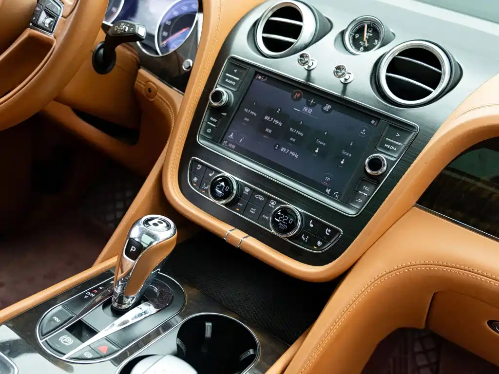 Bentley Bentayga — миниатюра 17
