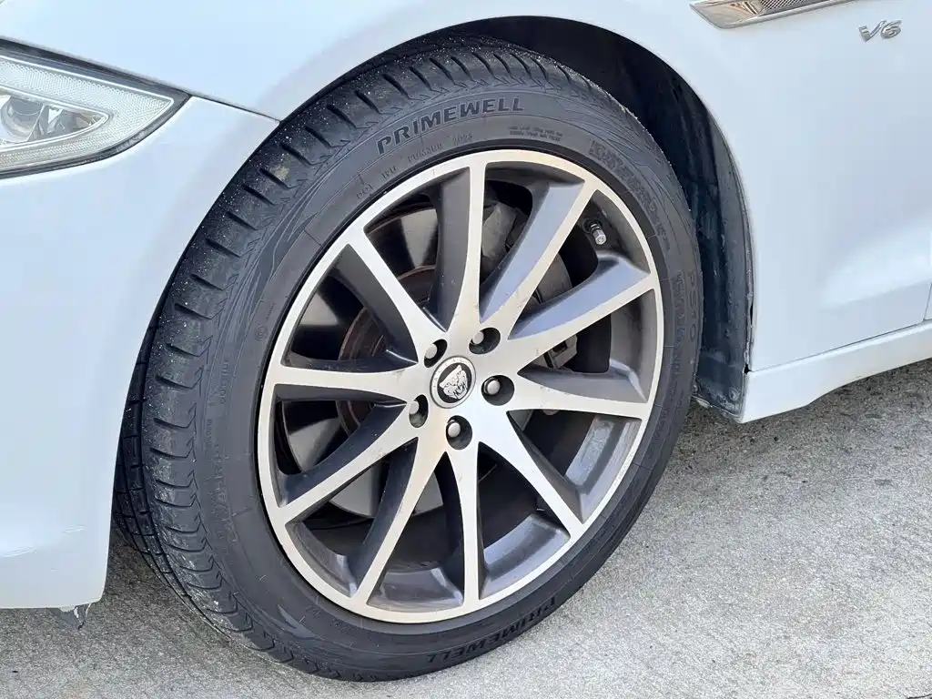 Jaguar XJ — миниатюра 4