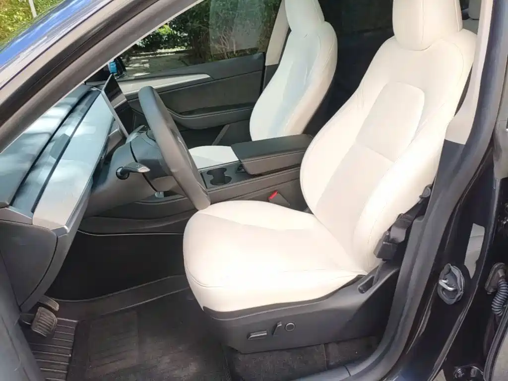 Tesla Model Y — миниатюра 15