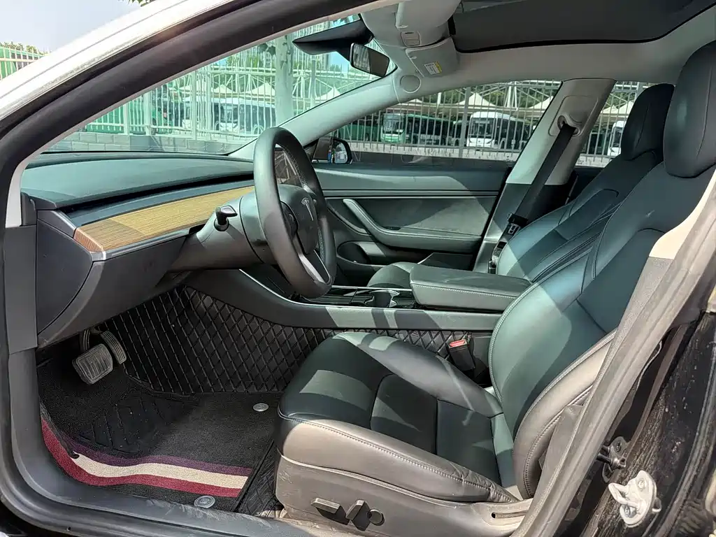 Tesla Model 3 — миниатюра 4