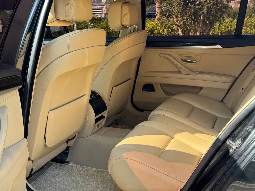 BMW 5 Series — миниатюра 12