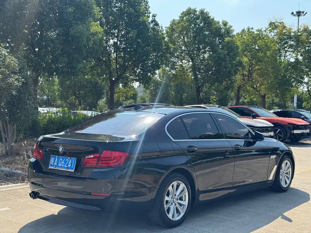 BMW 5 Series — миниатюра 8